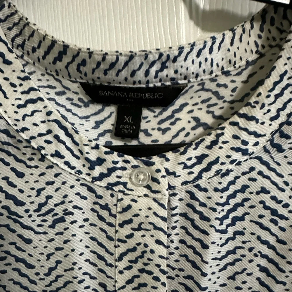 Banana Republic cap sleeve button-front top with a abstract pattern XL - Picture 3 of 5